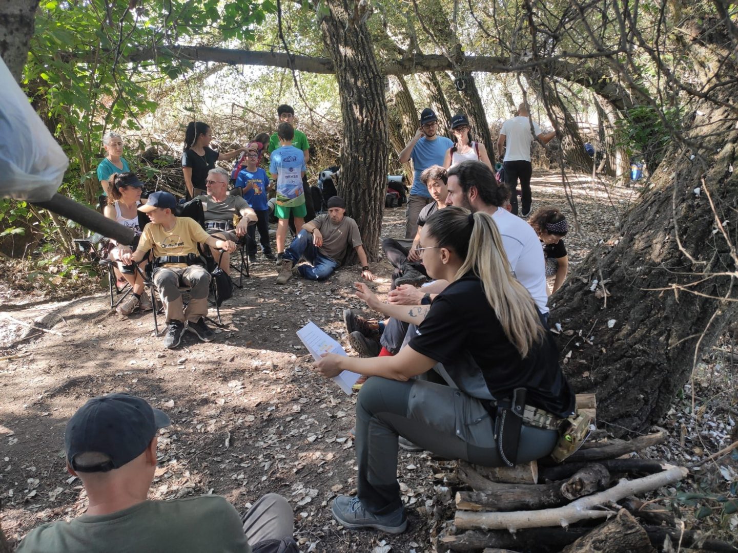 alumnos de la escuela española de supervivencia y bushcraft
